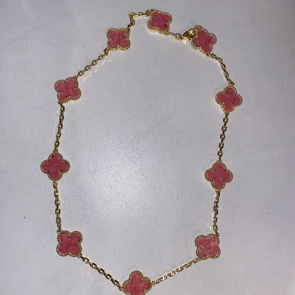 Jewelry - Elegant Pink and Gold Floral Clover Necklace